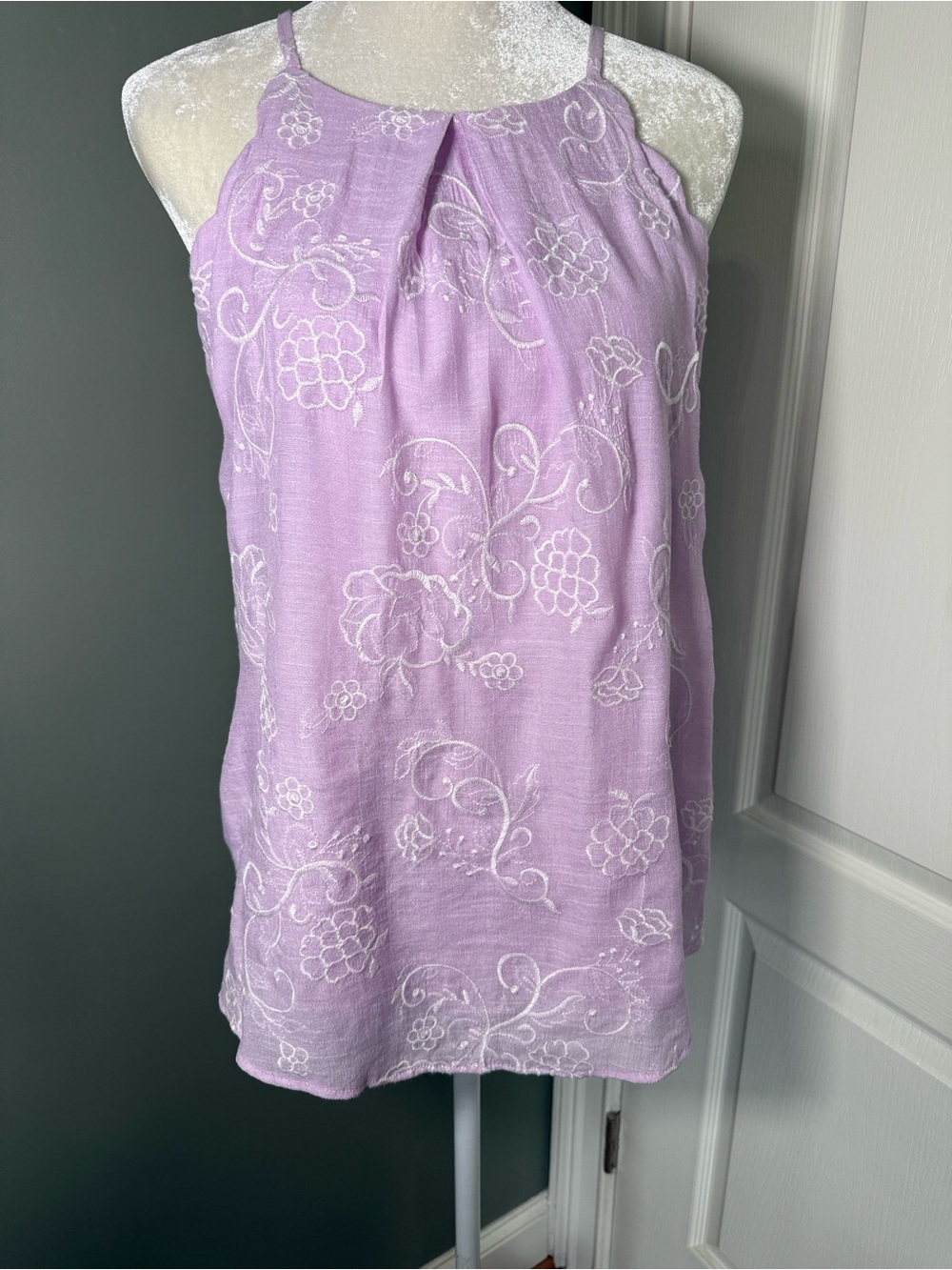A. Byer NWT Lilac Embroidered Floral Scalloped Halter Camisole Top Size L